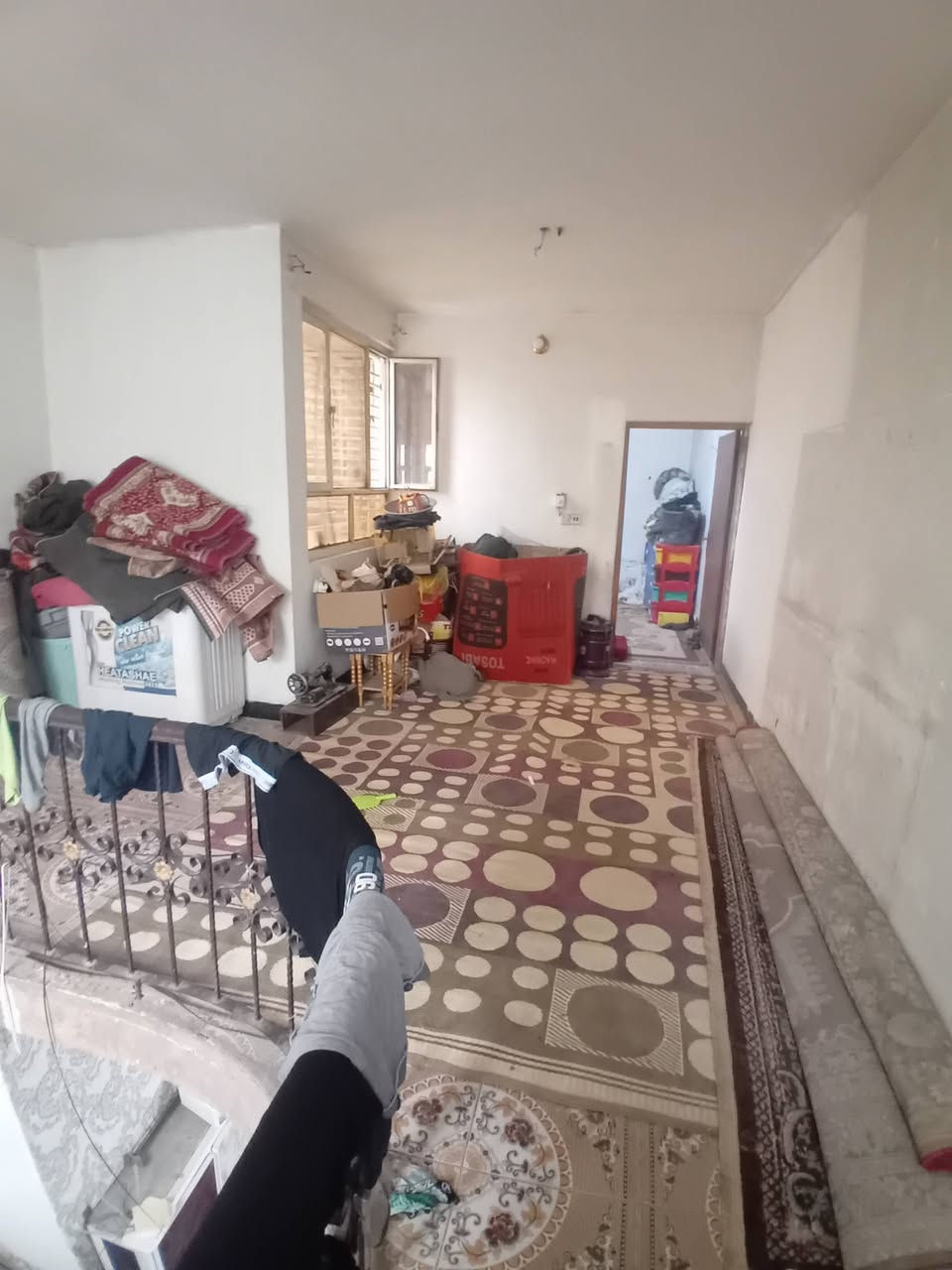 السلام عليكم بيت البيع ١٠٠ متر حي البساتين فرع اسواق ابو رسل ثالث تقاطع البيت كامل طابق ونص كاشي اشتايكر  السعر خاص رقم ***********
