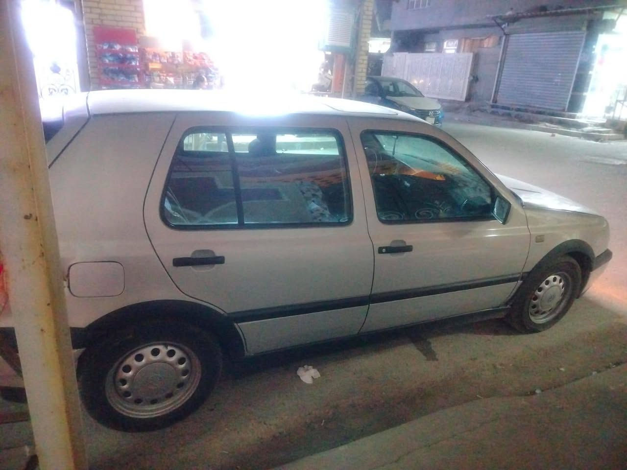 السلام عليكم كولف للبيع موديل 1992 رقم بغداد انكليزي بأسمي مكينه 2000جديده كير عادي تبريد شغال بس ضعيف حماوه ربع ثابت صدر امامي وخلفي جديد تخ تاير جديد داخل كلش نضيف  بيها طخه يم قبق بانزين موضحه بل صوره مكاني بغداد زعفرانيه السعر 46 بيها مجال للستفسار *********** بي وات ساب
