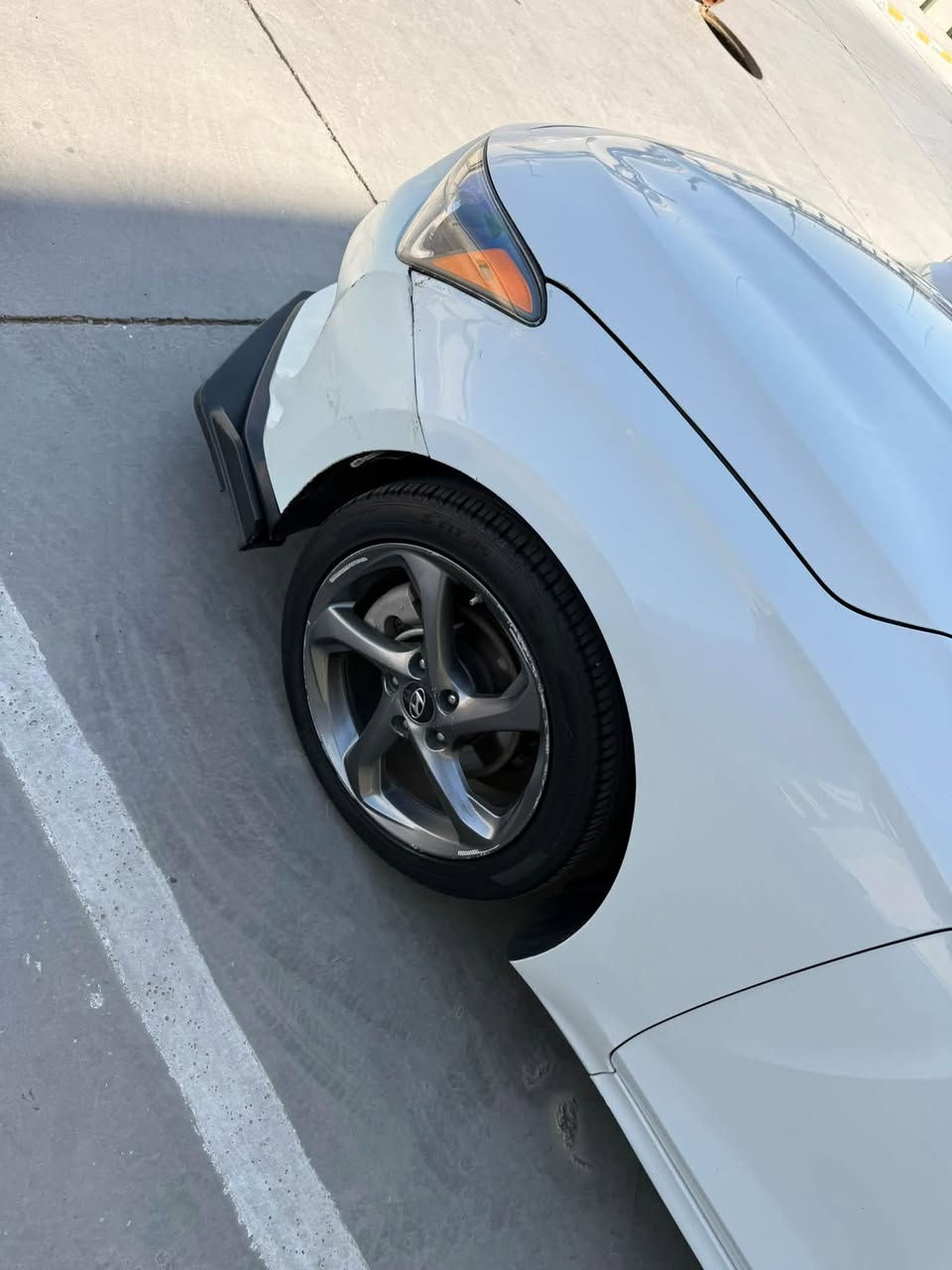🚗 Hyundai Veloster 2020 للبيع (نظيف جداً)

فوليستر موديل 2020 بحالة مرتبة ونظيفة جداً، استخدام شخصي ويومي وبدون مشاكل تُذكر.

🔹 56 ألف ميل فقط
🔹 مكينة 2.0 قوية ونظيفة
🔹 قير أوتوماتيك سلس
🔹 تبريد شغال 100%
🔹 داخلية نظيفة ومرتبة جداً
🔹 سيارة تمشي يومي بدون أعطال
🔹 بيها صبغ (إصلاح سابق) مو تأثير على الاستخدام
- [ ] رقمها اربيل وباسمي تحويل مباشرة 

💰 السعر: 12,000$ قابل للتفاوض للجادين فقط

📍 بغداد
📞 للتواصل: ***********9

✨ السيارة جاهزة للمعاينة بأي وقت، واللي يشوفها على أرض الواقع يفرق حالتها فوراً
