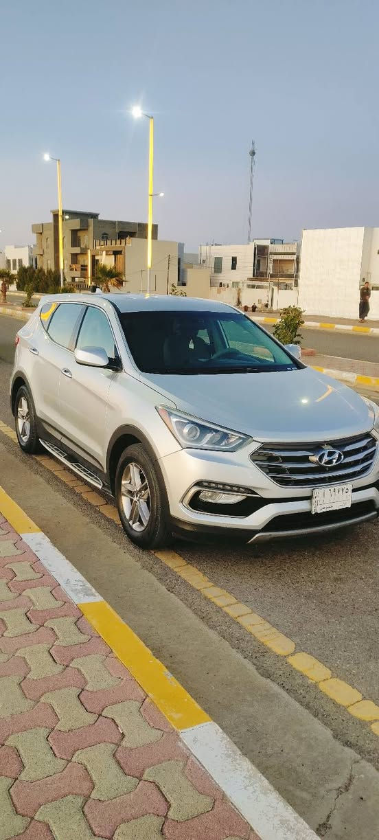 السلام عليكم سياره سنتافيه سبورت للبيع
موديل 2017
ضرر دعاميه خلفيه من امريكا
وباقي السياره مكفوله
مواصفاتها فورويل وبعد بيها مواصفاتها 
السياره ماشيه 87الف ميل 
محرك 2400
السعر 165 وبيها مجال 
للتواصل متوفر خاص
رقم الهاتف:***********
