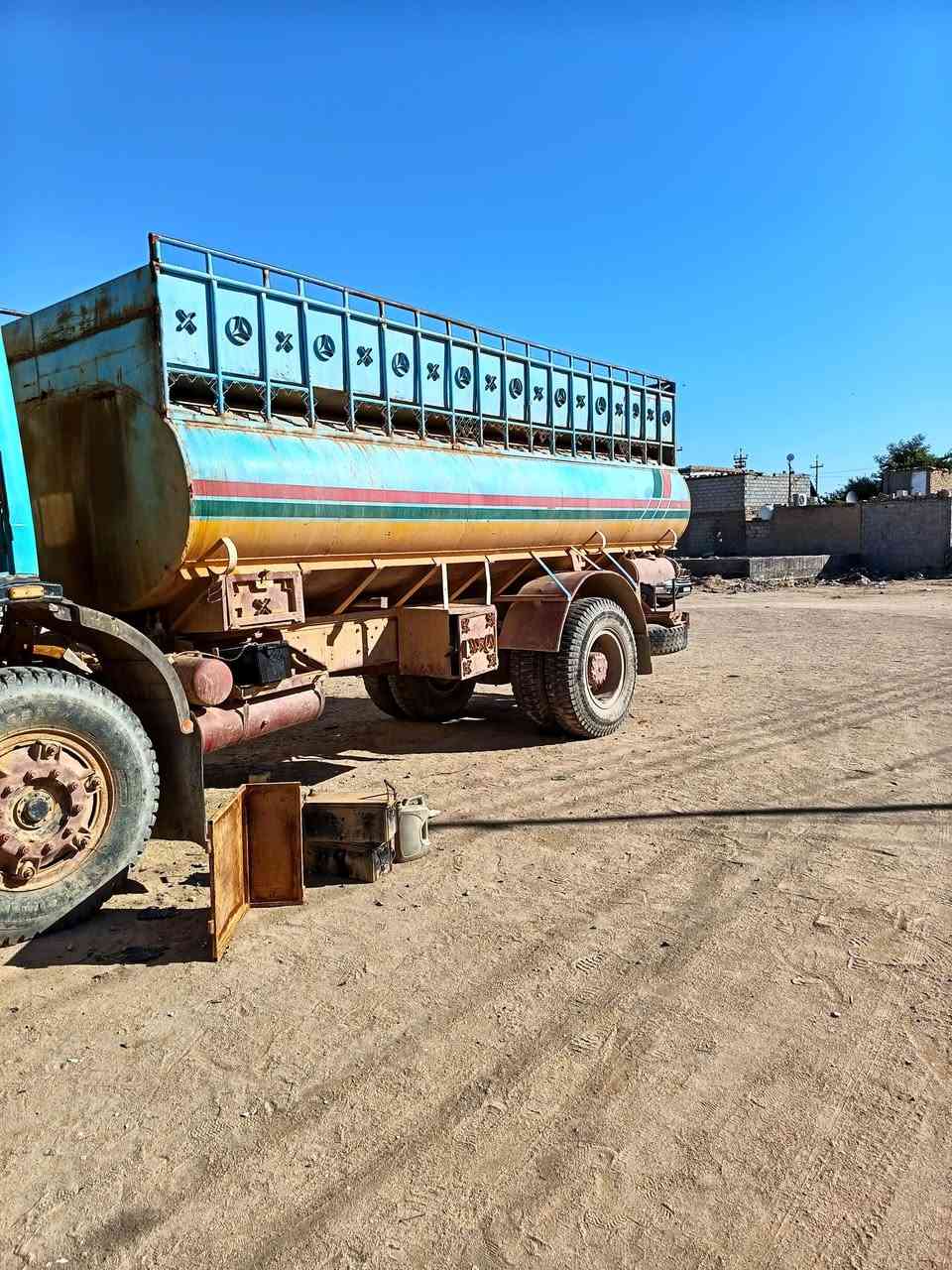 للبيع تانكي نظيف مليونين وبيه مجال مكان كربلاء ***********

