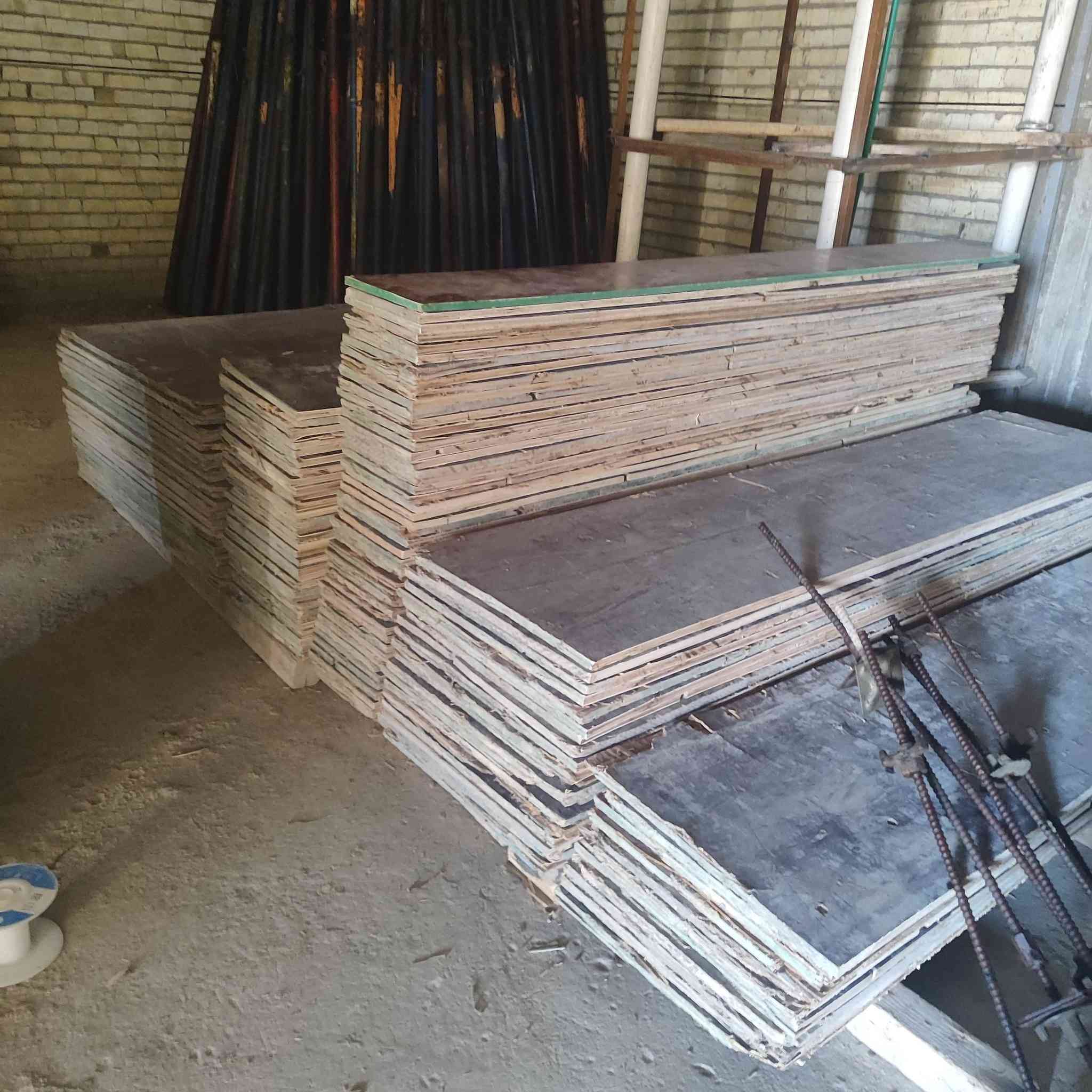 سير 3*3 وسير 2*4 وسير 4*4 ولوح وبلاويد مستعمل للبيع جميع القياسات متوفر لدينا العنوان بغداد *********** / ***********
