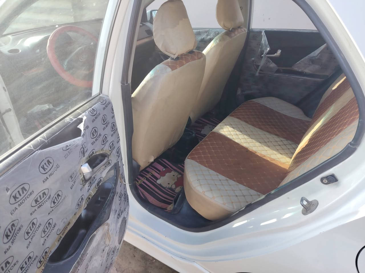 كيا بيكانتو موديل 2013 مكفوله صبغ وتبديل بيه حالوب قليل رقم أربيل الجديد سنويه لل28 تريد وكاله او تحويل حاضر اني سعره 73 وبيه مجال مكانه ديوانيه حولي الجامعه ***********
