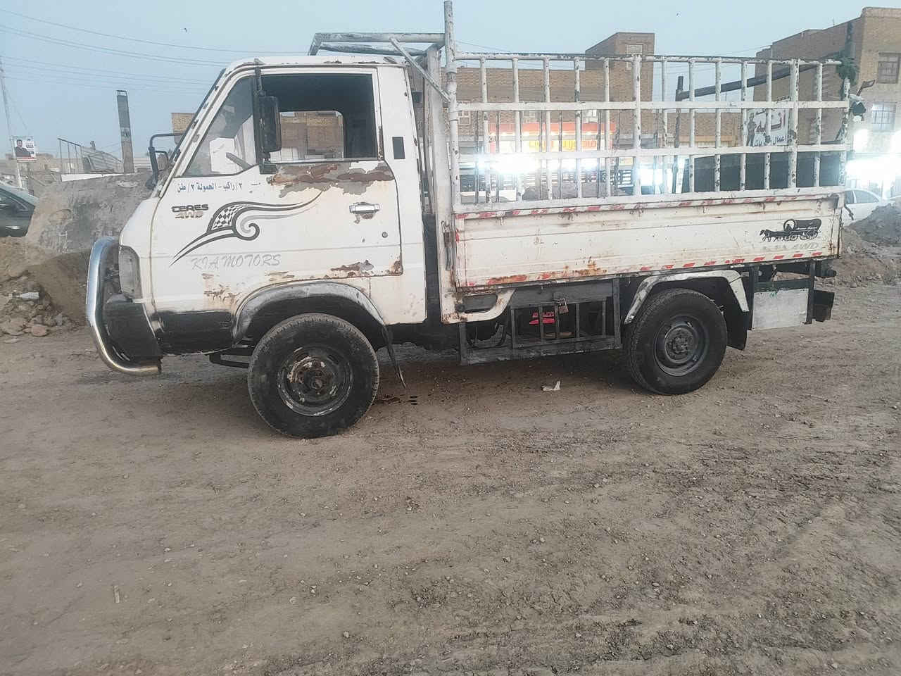 سلام عليكم كيا حمل
1998مكان السياره ناصرية 
مركز حي الفداء سعره 30ورقه 
راعيه ‏‪0783 419 8053‬‏
