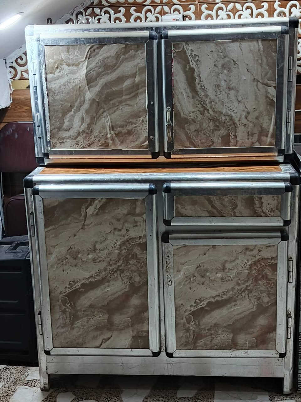 اغراض مال بيت كلمن وسعره المكان حي الجهاد الرفاق بغداد ***********
