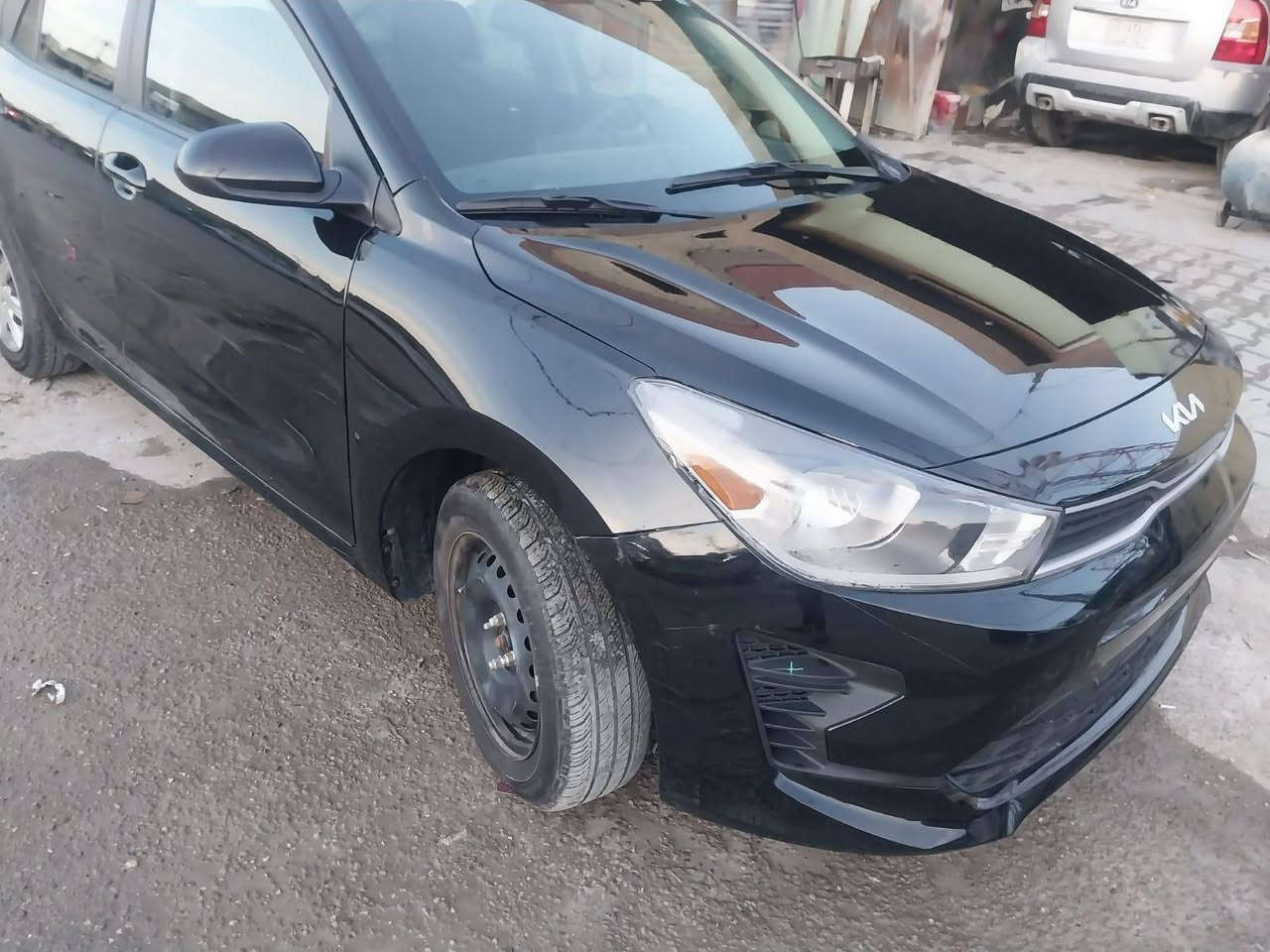 كيا ريو 23 دخول جديد  ممرقمه محرك 2000 دوش وكير 8 نمره ضرره كليش خفيف بارد امريكي كامل مواصفات عده فتحه سقف  مابيه    ويربكاته كله سليمه  وصور الحادث مال امريكا موجود بالمنشور مكان السياره بعقوبة التحرير  السعر 125 /***********/***********
