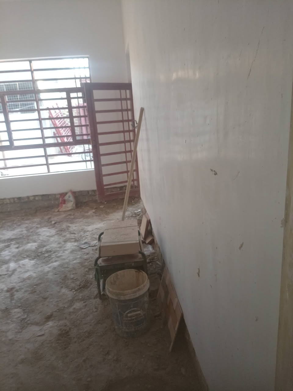 سلام عليكم عملي سمنت وجص وبورك متر يومه اومكطوعه شرط استلام مهندس ***********
