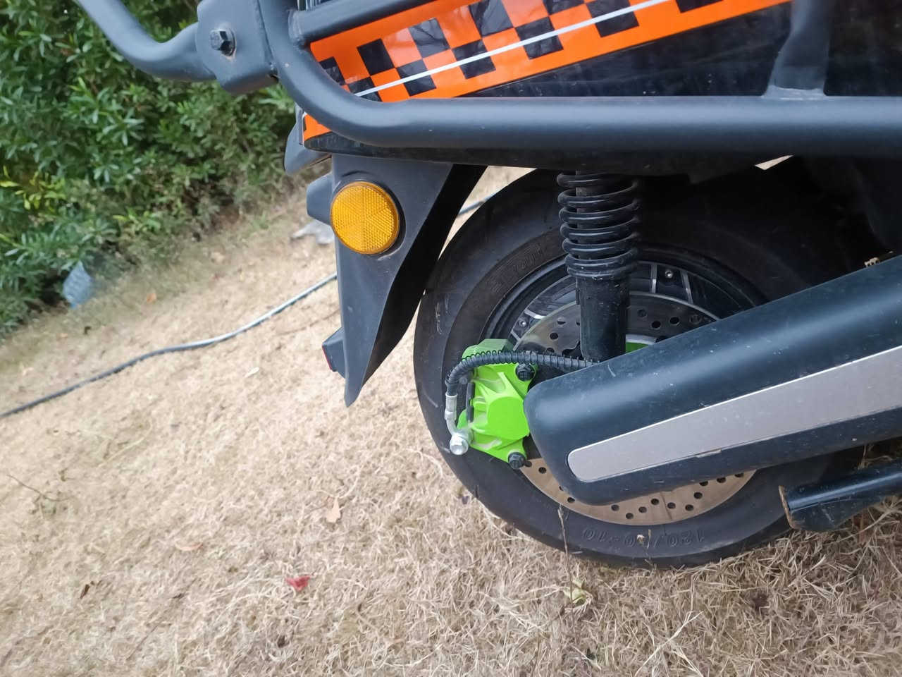 عندي هذا دراجه شحن اشتريته جديد بلكارتون  مستخدم أقل الشهر دبل سويج تشغيل عن بعد ويشتغل بلكارت
تاير عريض دبل دسك
اسمه تيسلا يمكن ماعرف بي اني أخذته بمليون و٢٠٠
سبب البيع اشتريت سياره وماحتاجه خلي سعرك اذا عجبني شايف خيره
استفسار***********
