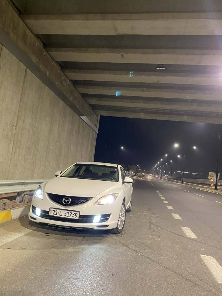 بەناوی خوا.                                                                     مازدای 6  
مۆدێلی 2009
 خلیجی بێ بؤیاخ کەمی ساردو شوختی هەیە
 سەیارەکەبێ مەسرەفە
 تازە پاتری و  ڕۆنی هایدرۆلیکی گێڕو تایەی و تاقم کوشنی  گؤریومە
 تەبریدو گیڕو مە کینەی بەشەرت
  مواسەفاتی سوکان فؤلیومو تەحدید سورعەو شاشە ئایپاتە
   سعری 88گەڵاو کەمی مەعامەلە لەسلیمانیم.
*********** السليمانية, العراق
