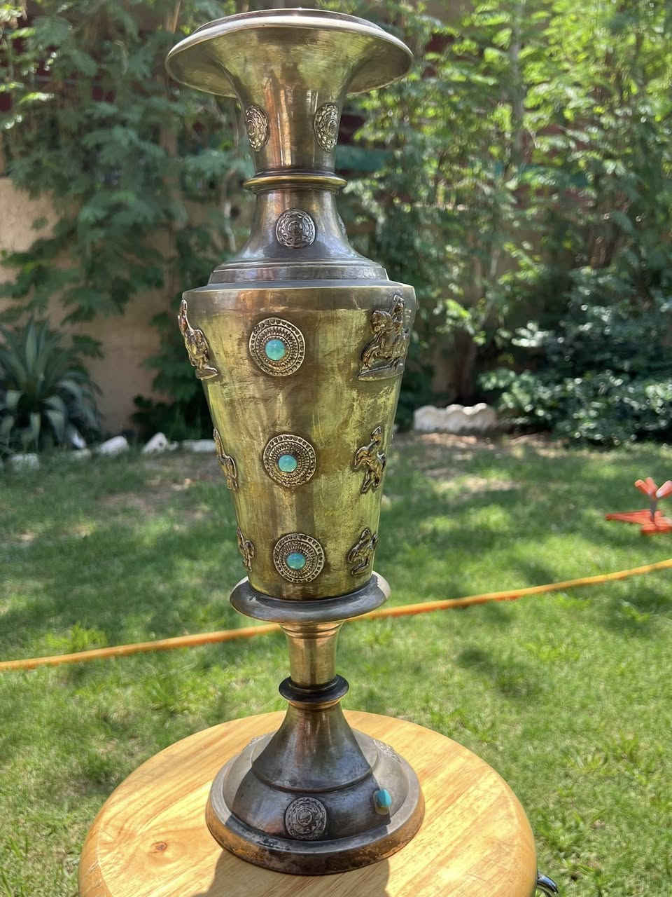 مزهريات عدد 2 نحاس طلاء فضه مطعمه بحجر الفيروز
الارتفاع 47 سم السعر ٣٠٠ الف 
واتساب ***********
