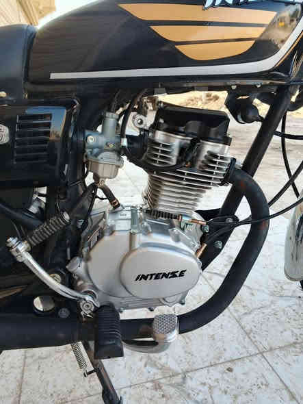 سلام عليكم دراجة اربعة كير تعمير جديد شاصي هوند مرقم وشرط رقم مميز دراجة ماشية 800 كيلو الف ماداكة محرك انتنس شلعة ومعدل برغي ما مفتوح فر المصلحين كلهة دراجة تاخذهة الف ما ذب عليهة كاملة من كهربائيات ومن شكل  تعمير باكستاني السعر مليون 650 وبيهة مجال المكان كوت انوار الصدر الاستفسار ‏‪***********‬‏ متواجد خاص
