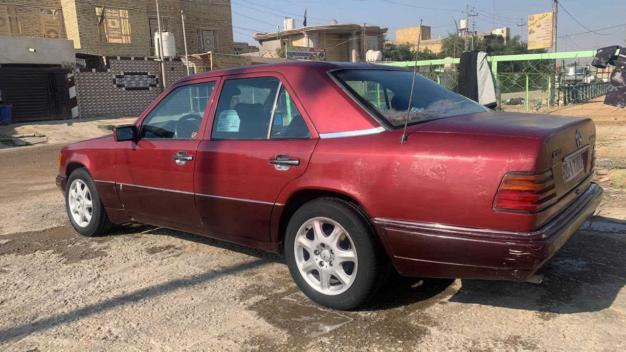 مرسيدس دب ١٩٩٠
محرك كير بشرط الحدادية نظيفة 
التبريد شغال بس معوز غاز وشرط على الفحص 
السيارة مصبوغة عام جمالية 
قواعد الدبلات الأمامية معمرة. تعمير شرط كفالة 
سعرها ٣٩ وبيها مجال كلش بسيط
مكاني ذي قار / الشطرة 
***********
