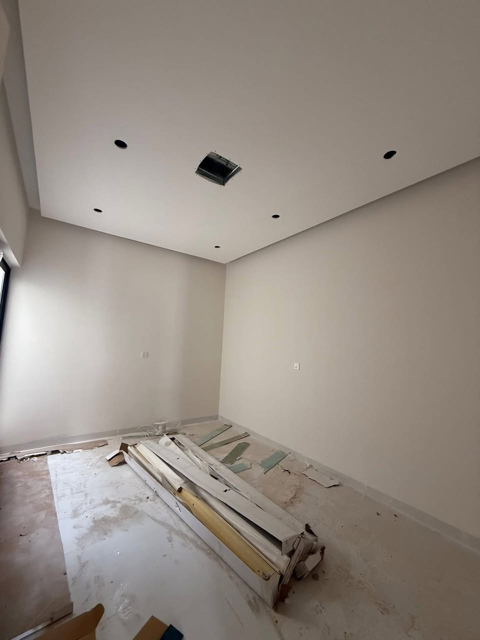 🏠دار صفر بناء حديث
   موقع مميز للبيع
~~~~~~~~~~~
البيت فول فول✔️
نظام دكت سقف مغربي✔️
دبل جام المنيوم✔️
~~~~~~~~~~~
طابو ملك صرف✏️📋
~~~~~~~~~~~
📐المساحه:106م
📐الواجهة :-6.75م
~~~~~~~~~~~
📍الموقع :-طريق بغداد 
حي المعلمين
~~~~~~~~~~~
💸السعر :علق تم يوصل السعر
~~~~~~~~~~~
يحتوي الطابق الاول على:-
كراج +مطبخ+استقبال
غرفه نوم +صحيات 
~~~~~~~~~~~
يحتوي الطابق الثاني على:-
هول +صحيات + 3غرف نوم
~~~~~~~~~~~
الطابق الثالث يحتوي على:-
بيتونه
~~~~~~~~~~~
للاستفسار اكثر الاتصال على
***********📱
~~~~~~~~~~~
نستقبل جميع العروض 
🏠السكنيه  🏛️التجاريه
مكتب عدن بدايه سايدين عدن مقابل مجمع جوهره
