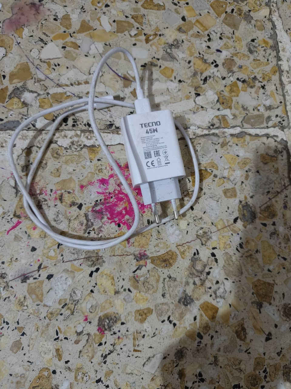 السلام عليكم جهاز تكنو كامون 40برو 5G  ذاكره256 العشوائيه 12+6  جهاز ويا شاحنة الاصليه ميعجبك اعبر المنشور وتلك الاحسن اتصال ***********            السعر   (325 )

