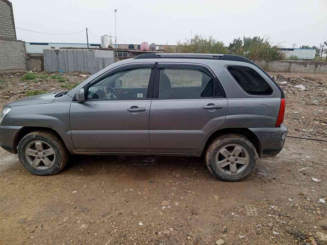 كيا سبورتاج موديل 2009 للبيع محركه سته سلندر وارد امريكي جير مكينه حداديه تخم تاير تبد تدفئه كله خير من الله السعر 95 شراي ينتصر هذا رقمي مكاني بغداد فلكه المدائن قرب البسمايه ***********
