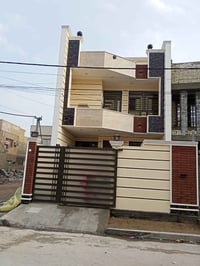 دار للبيع 🏠 المساحه:- 150متر 6*25  الطابق الارضي يحتوي على استقبال ومط...