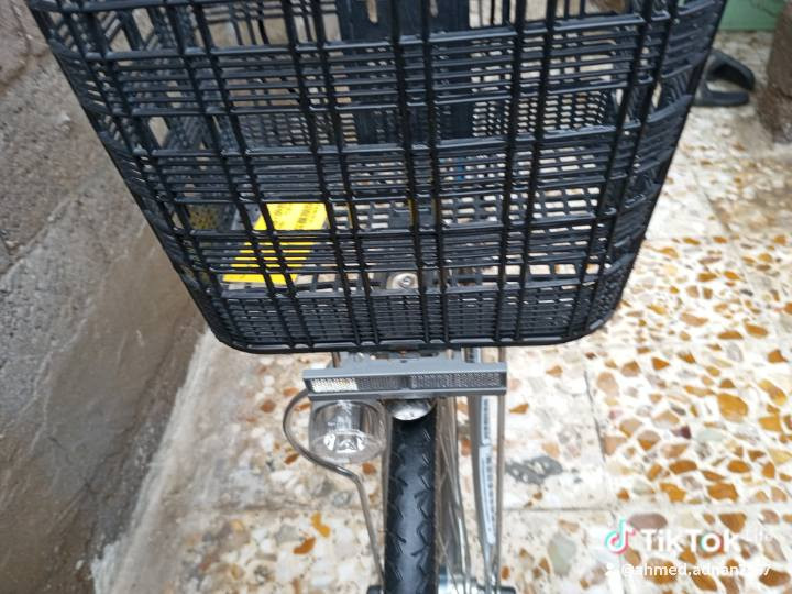 بايسكل للبيع  حساس بناتي اللون ازرق السعر 150
حجم ٢٧كير ٣نمرالف دينار***********
بوب.الشام.شارع.المشايخي
