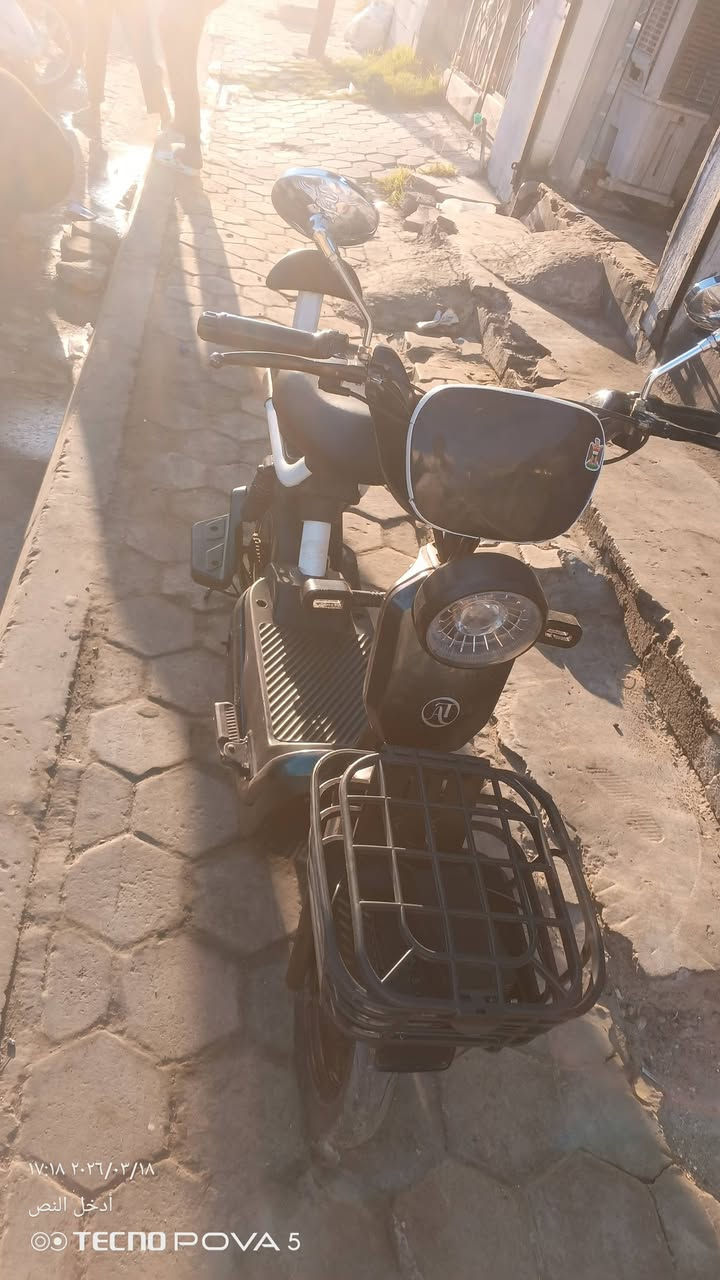 السلام عليكم ورحمه الله وبركاته 
موطور شحن للبيع فقط 
شاشيه ايباد
حساس اشاير  لايت عالي ناصي 
سله شحنه فول والنظافه كدام عينك 
سرعه 60     
السعر 225 وبي مجال بسيط 
3نمر
بطاريات كلهن10 و9 يعني زينات وجدد
4بطاريات
مكانه رمادي شارع عشرين الاتصال 
***********
