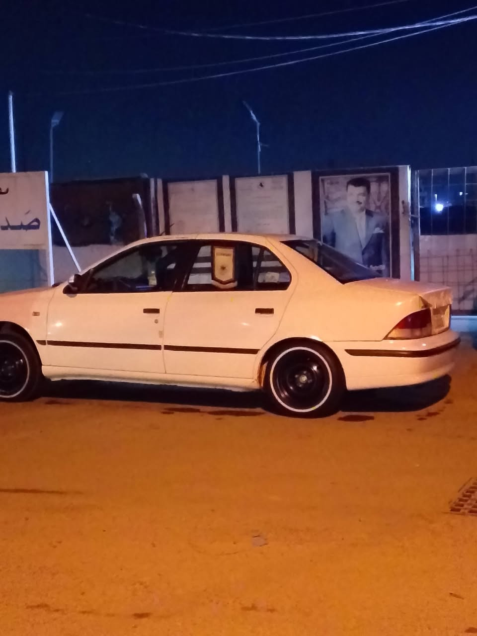 سلام عليكم سياره سمند للبيع موديل 2010 سياره بيهه خياس بل هلال الخلفي تخم تاير جديد  داخل نضيف صدر امامي خلفي جديد كير ميكنه مكفول كهربائي شغاله سياره ناطقه لا تنقيص ولا تبخير وخير من الله سياره مامتعوبه بيهه شخوط بل جاملخ اليسره فقط السعر 46وبيهه مجال حك الجيه تحويل ثان يوم احول وهاذ رقمي وبرسم الخدمه ***********مكاني بغداد الدوره حي اسيا
