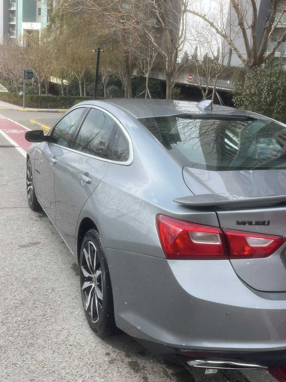 ماليبو 2024 Rs
بچم كبس / بدون ايرباك 
مختمه Rs ودبل ديفيوز 
رادار امامي + ليزر بالدشبول 
رادارات بالمري الجانبيه
بلاك توب 
كشن كهرباء 
بصمه تشغيل عن بعد 
جناح بلادي Rs
حساسات خلفيه + كامره 
شاشه كبيره
تاير حجم كبير 
ماشي 19000 ml
اللون نفطي 
السعر 14900$ يعني 149 ورقه 
صور الضرر والسونار بالمنشور بدون دواخل 
حادث امريكا جاملغ الخلفي عكس السايق 
وعندي صار بيهه حادث جاملغ الخلفي جهة السايق 
وشويه من الصندوق بي صبغ 
رقم السليمانيه / مكانهه السليمانيه / سنويه 2030
وباسمي 
هاتف ***********
