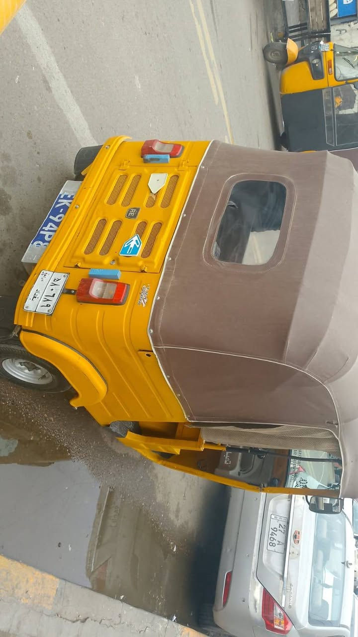 سلام عليكم تكتك البيع موديل 20شهر ال 4تكتك كاملة من كلشي كبل الشارع تخم تاير دوشمة  جديدة مكاني بغداد الدورة الرقم لتواصل ***********
