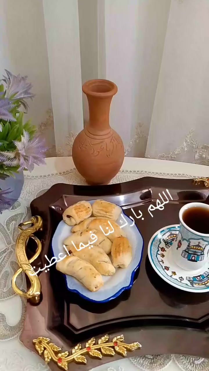 صباحج خير ياحلوة 😘ابتسمي وخلي يومج 
أحلى 😍صباح الفل كل شي حلو جاي بطريقج🥰🤩أن شاء باجر افتح الحجز ع معجنات والكليجه ☺️الحجز ع الواتس ***********  ❤️🎀💗❤️
