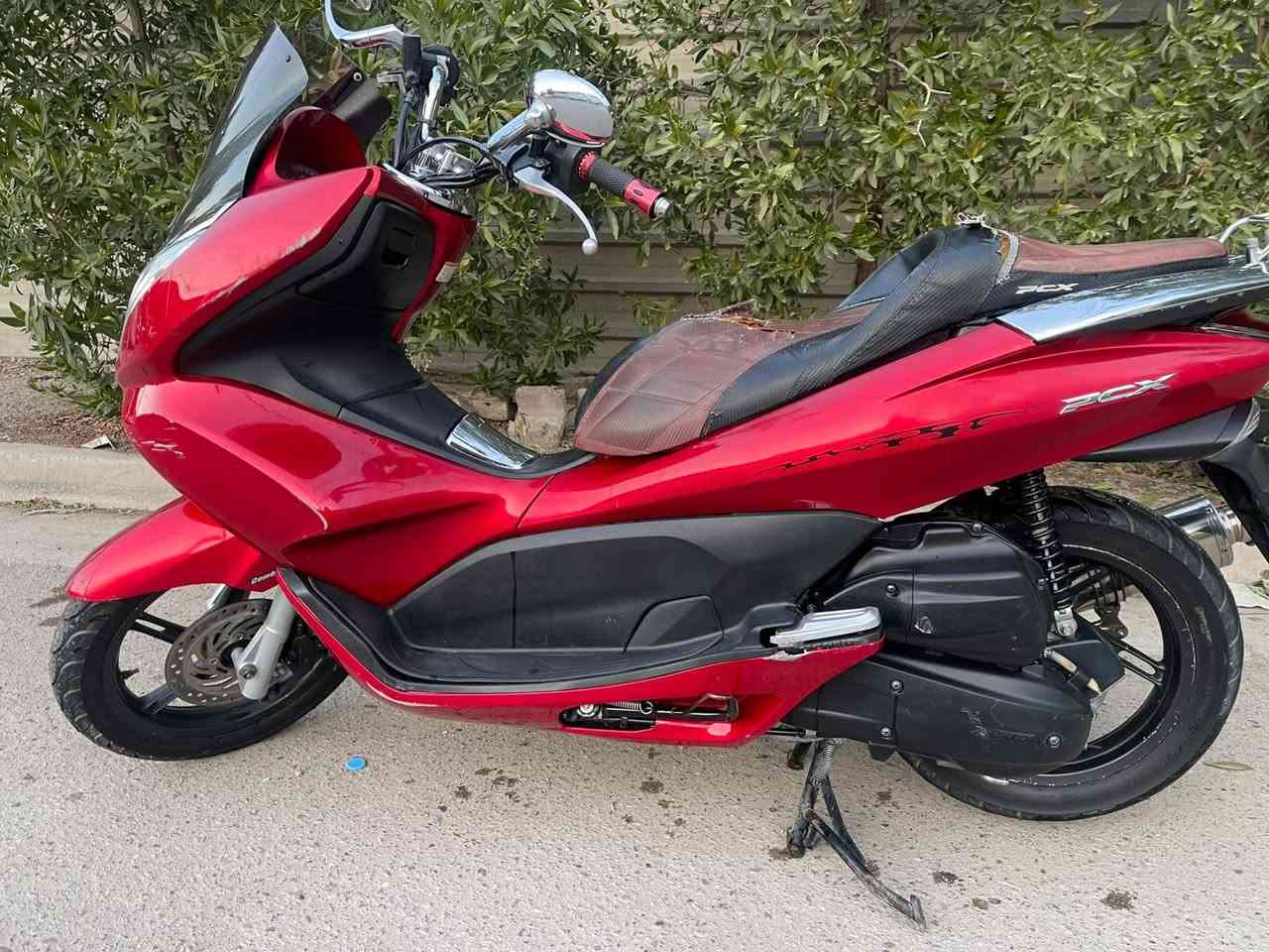 سلام عليكم PCX جيل اول ياباني
مكينه  125
حساس زدحام 
حساس ستان 

مابيه اي نقص  كفاله عامه
السعر ./. 1450.     (مليون 450)

 رقم /***********

المكان/  بغداد البياع
