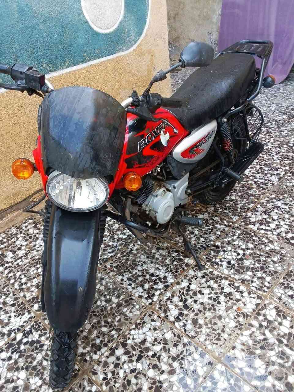 بوكسر مديل 22 مجفته مره وحده سنويه بس رقم ضاع باجر اطلعه السنويه باسمي دراجه مثل مشوفون بصوره نضيفه وصوت المحرك ناعم غلاف الزنجيل اني مؤخره بس عندي موجود سعر 1500  وتجي تستلم وتحويل مباشر الشراي يتصل أو يراسل وتساب
***********
