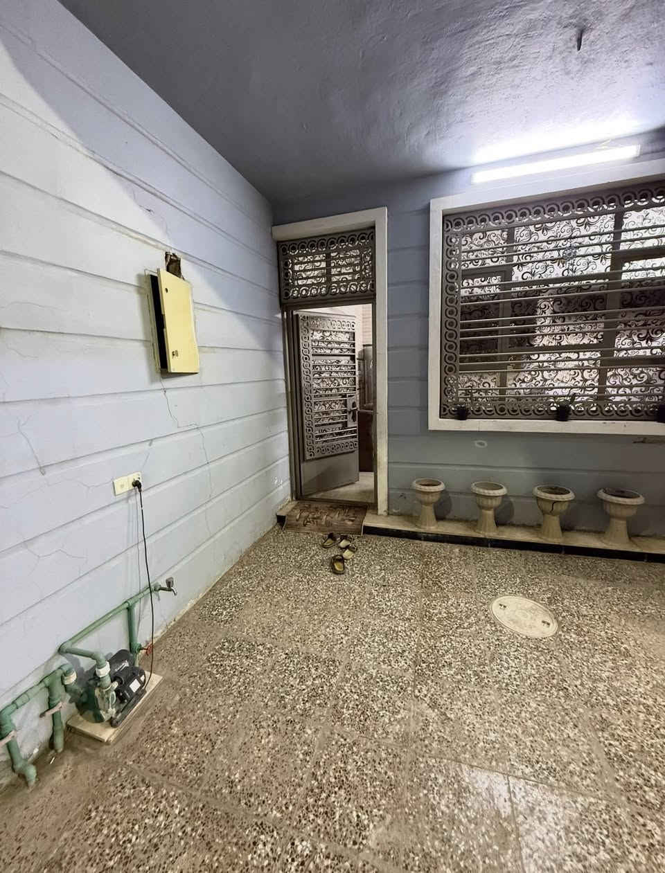 ✅بسم الله الرحمن الرحيم✅
عرض من مكتب الأصدقاء🏡
بيت 200 متر فول مواصفات جاهز بدون ما تصرف عليه الف دينار،،، ✅
مواصفات البيت قاط ونص فول الفول با العافيه على اليخذه.... 🌿🌿🌿 
🏠الموقع خدمات مقابيل مستوصف.... 🏠
تصال عله رقم ***********☎️

