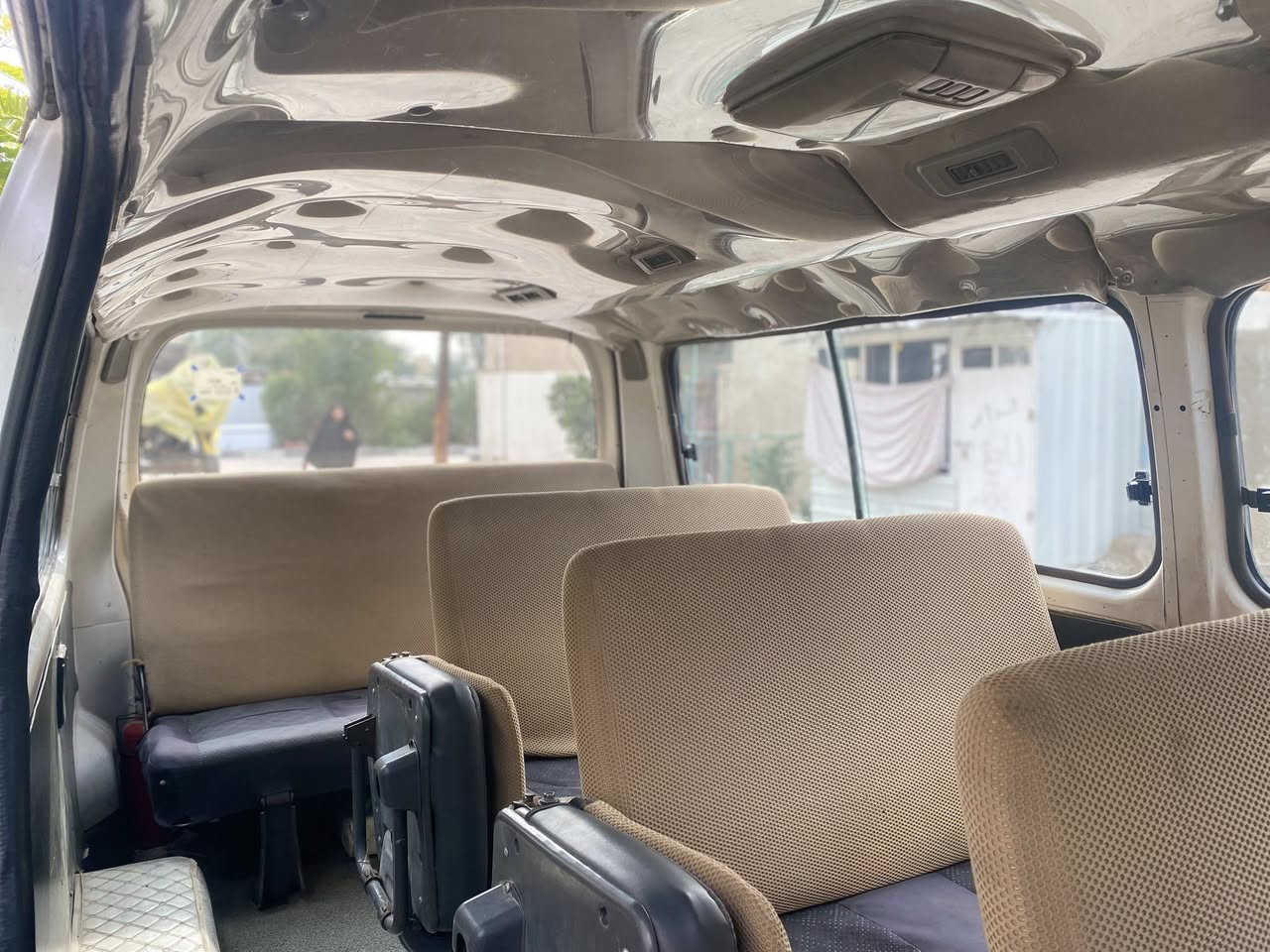 نيسان يورڤان 2012 بسمي سنويه هيئه وغرامات مصفره وخطها مكانه بي رزق خير من الله كهربائيات شغلله التبريد بس كمبريسر عوزها كله جديد من فريز وراديتر والانابيب كلها جديده 
كير ومكينه خير من الله 
السعر ١٣٨ وبي محال حك الجيه***********
