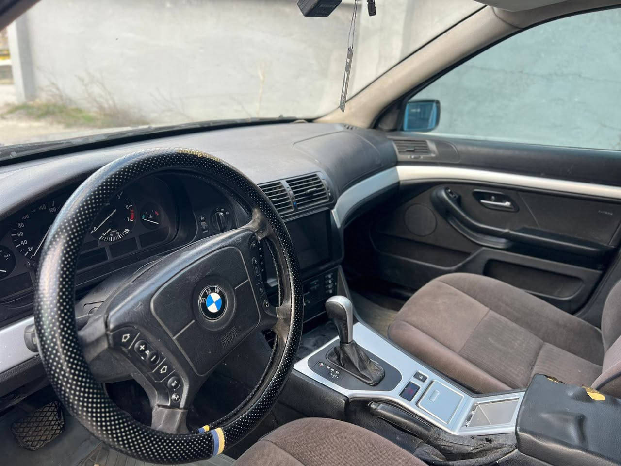 bmw
مؤديل 99مكينه 525
كيرمكينه به شرت سبوخ حيزام سقف بشرت 
منه فيست باكانه سعر 50محامله
سه وداش ده كم به ئافانتي 
***********
