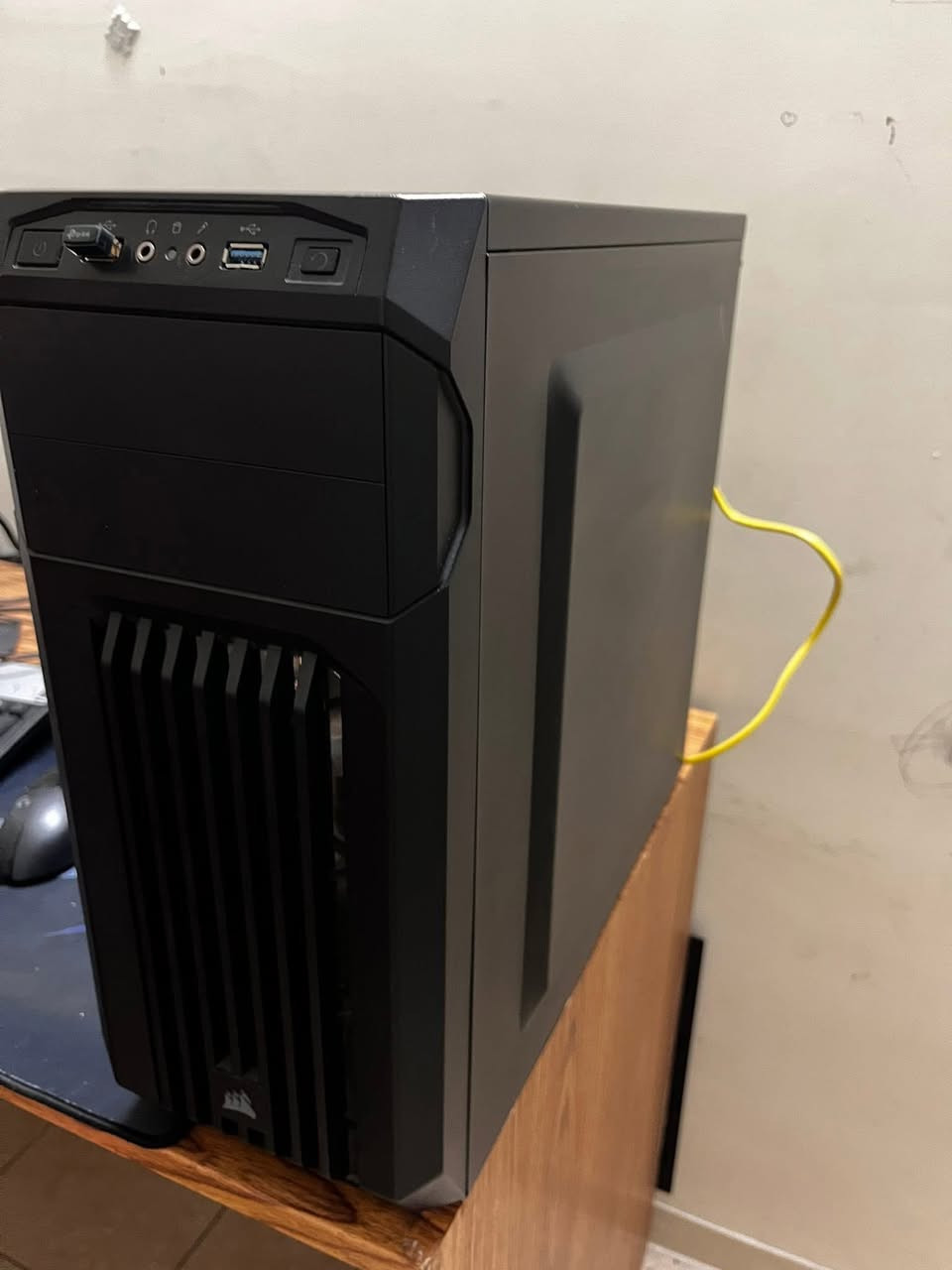 السلام عليكم pc كيمنك للبيع

المواصفات :
باور سبلاي650w

Processor    Intel(R) Core(TM) i5-9400F CPU 2.90GHz   2.90 GHz

Installed RAM    16.0 GB

Storage    932 GB HDD TOSHIBA DT01ACA100, 224 GB SSD GIGABYTE GP-GSTFS31240GNTD

كرت شاشه : Graphics Card    NVIDIA GeForce GTX 1660 (6 G

System Type    64-bit operating system, x64-based 
processor

نضيفه كلش  كما موضح في الصوره استخدام قليل اي قطعه داخل الكيس ما مفتوح من شتريتهة لحد الان بس مبدل معجون مال معالج  
اي استفسار راسلني خاص 

(السعر 550 بيهة مجال قليل)


**إذا كنت صاحب هذا الإعلان وتريد حذفه لأي سبب، رجاءا أرسل رسالة إلى الدعم الفني**