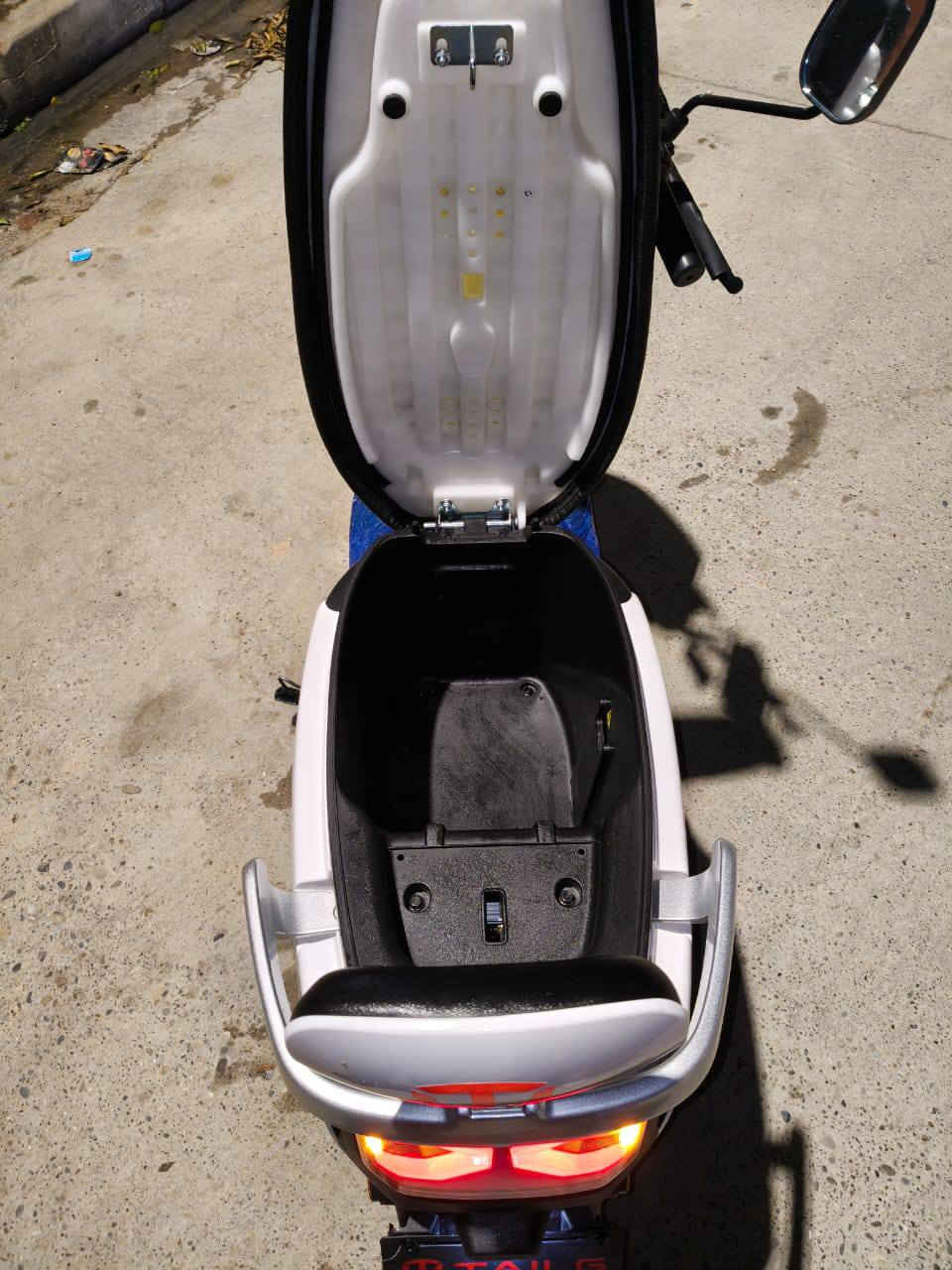 سلام عليكم للبيع ماطور شحن نوعيه TAILG ماطور جديد حيل حيل صاله عندي شهرين ماشي Km154 ماطور كله شرط شغال شرط ورقة ضمان موجود شاحنة موجوده 
$840 وبي مجال 
***********
موصل جانب ايمن
