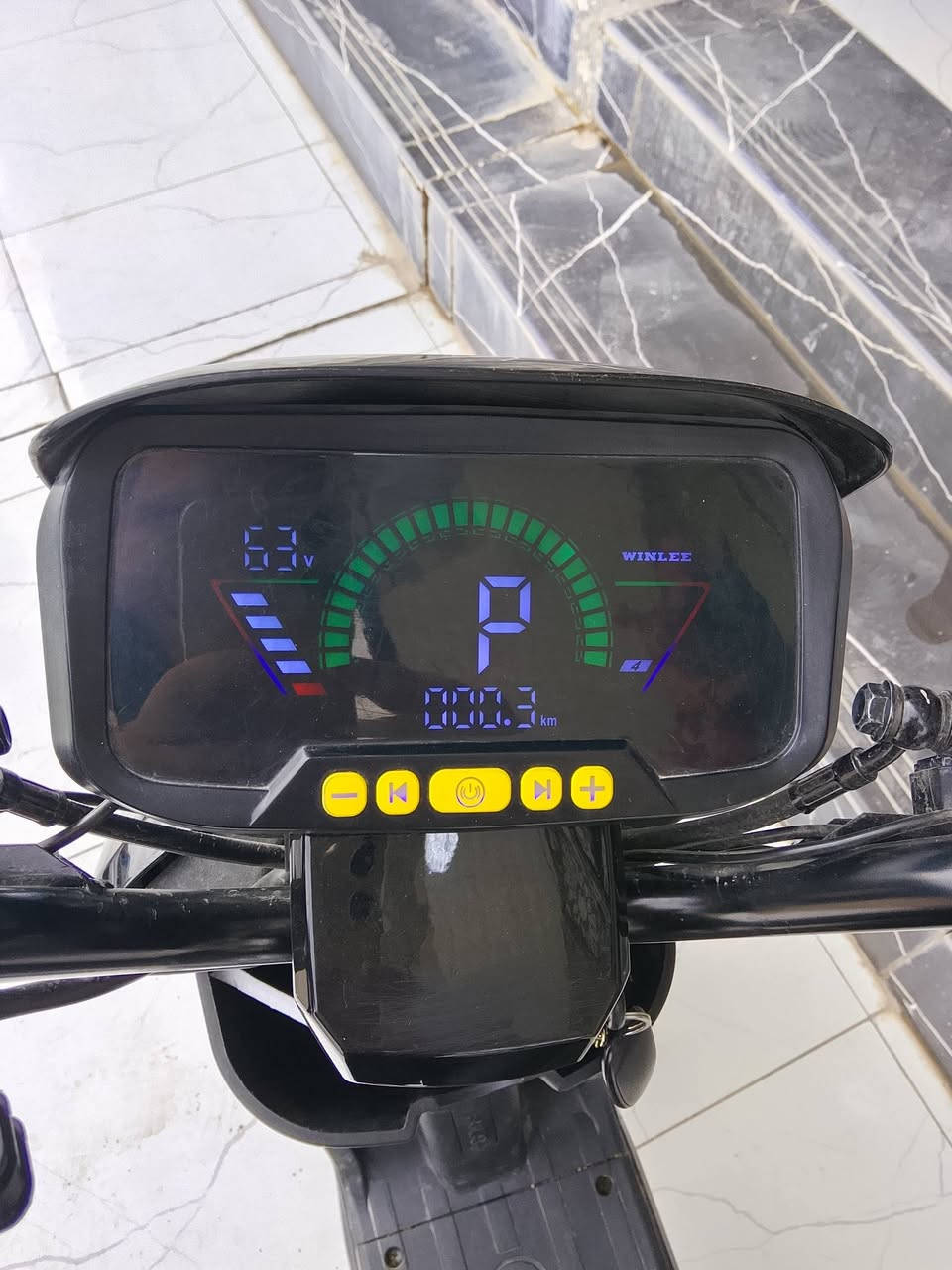 السلام عليكم للجميع ار 9 مستخدم شهرا فقط جدا نظيف ما بيه اي عيب شرط الفحص يلا تاخذه للتواصل اكثر فقط على الخاص خمس بطاريات دبل ونلي ***********
