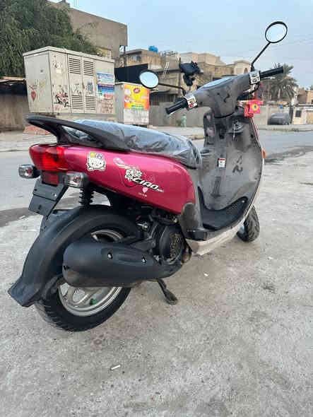 السلام عليكم 

دراجه فله لون مميز مكفولة كفاله عامه من كلشي مكينه وكفر وكلشي دراجه ختم واحد ويه المكينه كهربائيات كيجات شغاله مابيه نقص برغي 
عارضه 900 وبيه مجال مكاني مدينه الصدر قطاع 41 

        *********** بغداد
