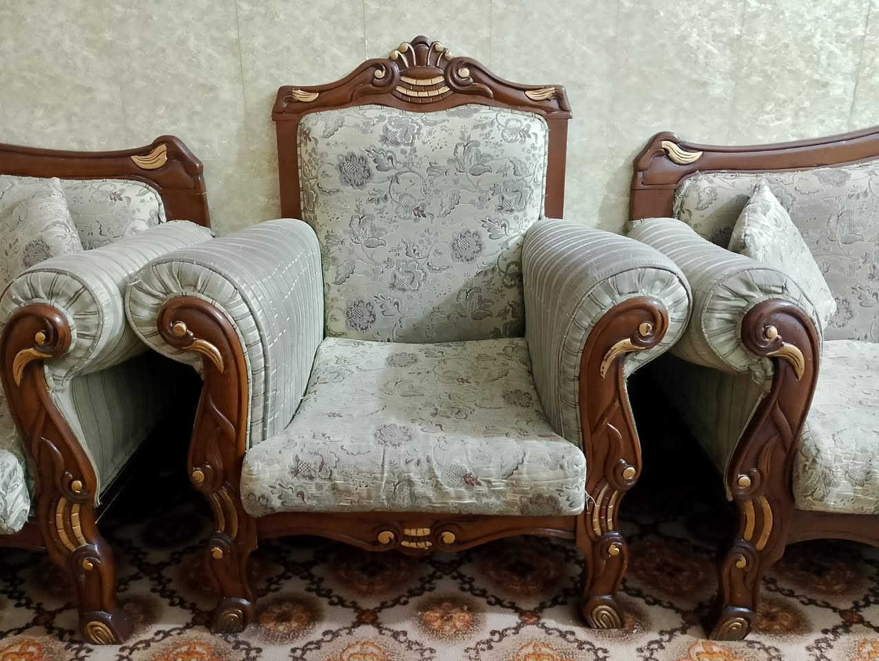 السلام عليكم قنفات للبيع ٨ نفرات زان الجو ٢٥٠ وبيهن مجال مكاني كربلاء بل حر ***********
