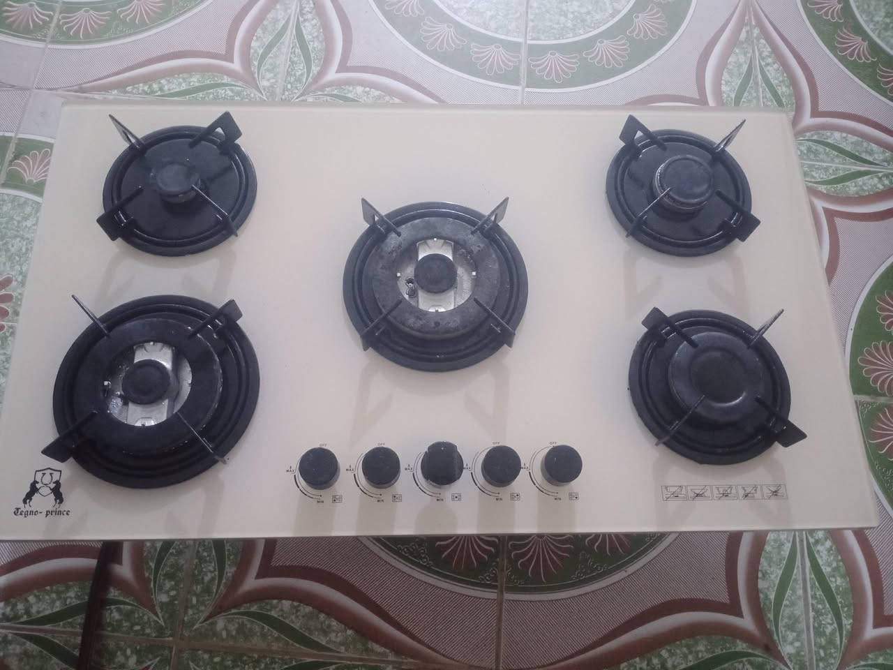 سلام عليكم 
للبيع طباخ منضدي مرمر  شغال على فصح
للتواصل فقط على رقم الهاتف
***********
