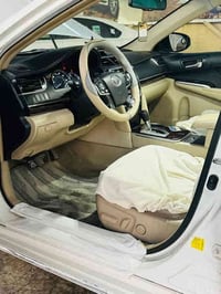 كامري 2014 محرك 6 V سلندر  مواصفات xle  داخل لونين  بصمة  فتحة  كشنات ...