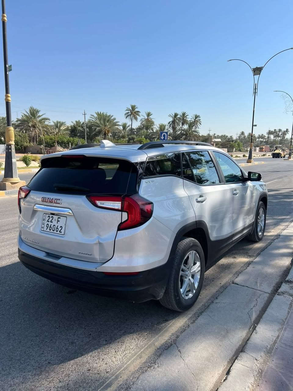 🔷السيارة : جي ام سي تيران SLE
🔷سنة الصنع :2022

🔷اللوحة : اربيل بأسمي 

🔶السعر : 165 ورقة وبيها مجال بسيط

🔷الضرر : جاملغ مبدل وبارد الباب عكس السائق. (صور الضرر مرفقة بالاعلان) وبيها طخة خفيفة بباب الجنطة واضحة بالصور 

__________________________________

🔷المواصفات:

🔹حجم المحرك 4 سلندر 1.5L توربو 

🔹عداد المسافة: 78 الف كيلو مو ميل

🔹رادار امامي وجانبي وخلفي

🔹فور ويل 

🔹تنبيه الخروج عن المسار

🔹كرسي السائق كهرباء

🔹تدفئة الكراسي الامامية

🔹ويل كب حجم 17 انج مع اطارات بحالة ممتازة

🔹لايتات LED بالكامل

🔹شاشه تحكم بالايعازات

🔹تحكم ستيرن جهتين

🔹بصمة ابواب وتشغيل وتشغيل عن بعد

🔹مع باقي المواصفات  

☎️ للاتصال او. واتساب *********** 

📍كربلاء المقدسه 

#GMC #TERRAIN #تيران
