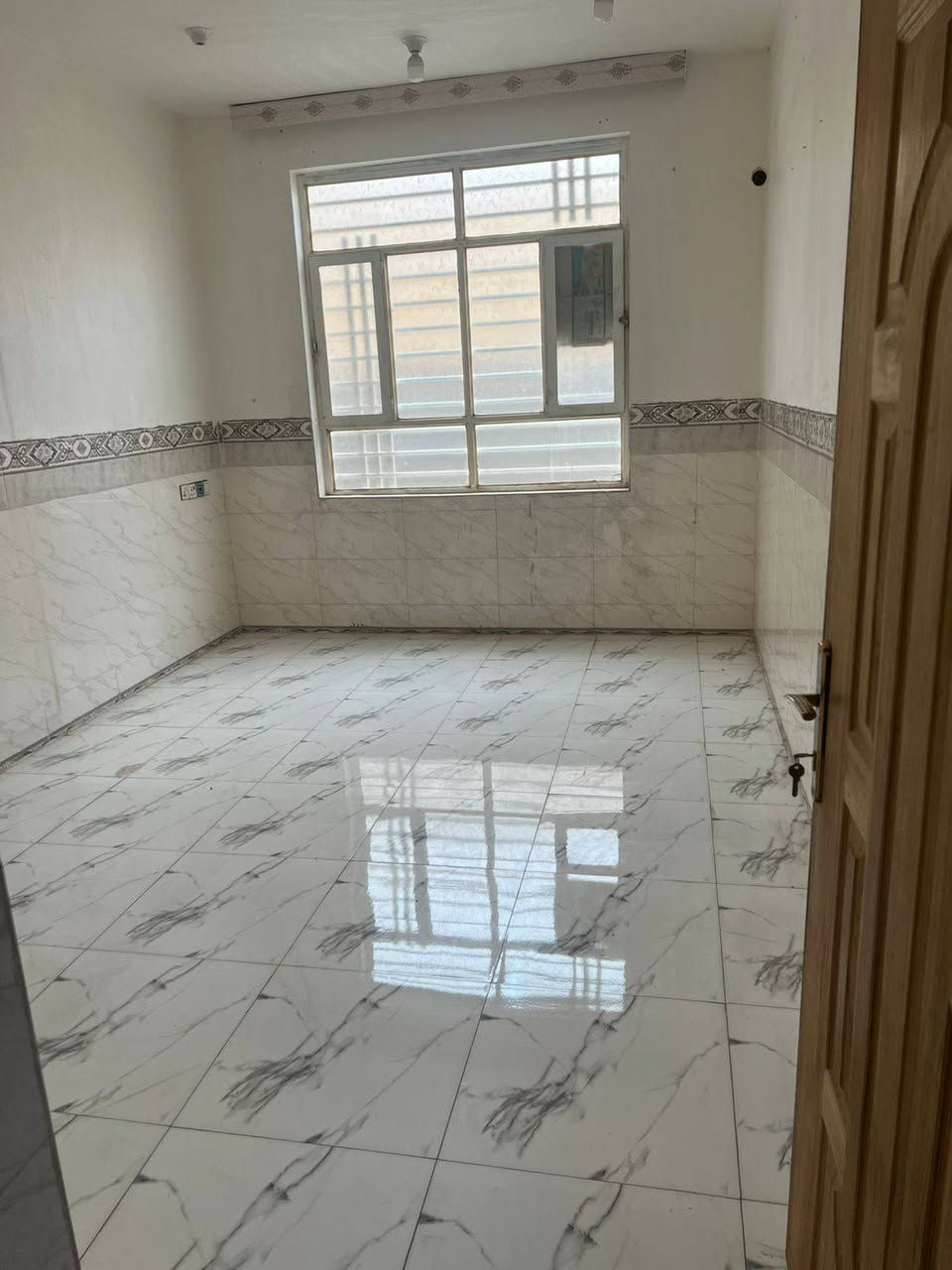 دار للايجار المساحه 200متر 
العنوان بابل الاساتذه خلف مول حمورابي 
يحتوي 
غرف نوم عدد 2
استقبال +هول 
مطبخ +مجموعه صحيه معزولة 
الدار جديد ونظيف
الشارع تبليط  
مبلغ الايجار 400 الف دينار عراقي 
للاستفسار الاتصال 
***********
***********
مكتب عقارات أبراج بابل 
عنوان المكتب بابل حي الجزائر مقابل الجسر الدولي
