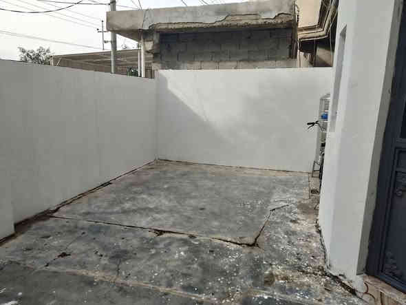 بيت للبيع  حي عسكري خلف ملعب مساحه150متر مربع نوع العقار(رقم بللديه ) بناء طابق واحد غرفة نوم1
استقبال هول خطار مطبخ حمام صحيات كاشي سيراميك البيت موجه عل شارع  السعر60مليون وبي مجال رقم الهاتف***********
