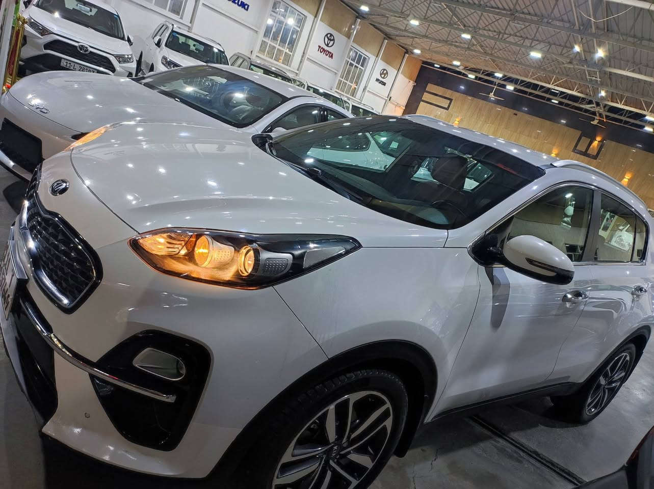 سبورتج خليجي ٢٠٢٠ دوليه 
رقم بغداد الدولي الجديد ماشيه ٩٠ الف حقيقي
مكفوله كفاله عامه صبغ تبديل  بارد
حساس امامي خلفي
تبريد قطعتين 
شاحن خلفي 
اشاير بالمري + شفط
كشنات جلد + مخمل
سياره جديده لوك استخدام جداً نظيف
ارقام و هزه و سنويه جديده
للاستفسار ***********
