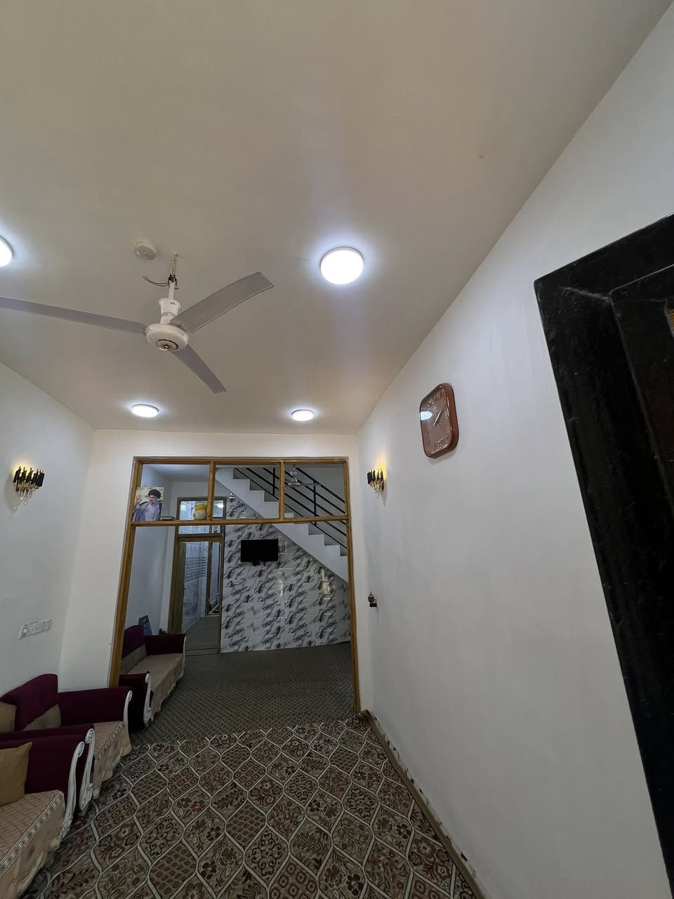 دار للبيع 
المساحه 120 متر طابو زراعي 
طابقين 🔥 بناء حديث 2025
موقع البكرلي الثالثه قرب جامع سلمان المحمدي يبعد عن شارع 30 متر 
كافه خدمات متوفر بيه 💁
يحتوي على غرفتين نوم 💤 وصاله وكلدور ومطبخ ومحمع صحي وكراج
السعر 80 مليون 
ليرغب بشراء مراجعه المكتب….
***********
***********
عقارات املاك العراق 🇮🇶 
حاتم الدغيري
