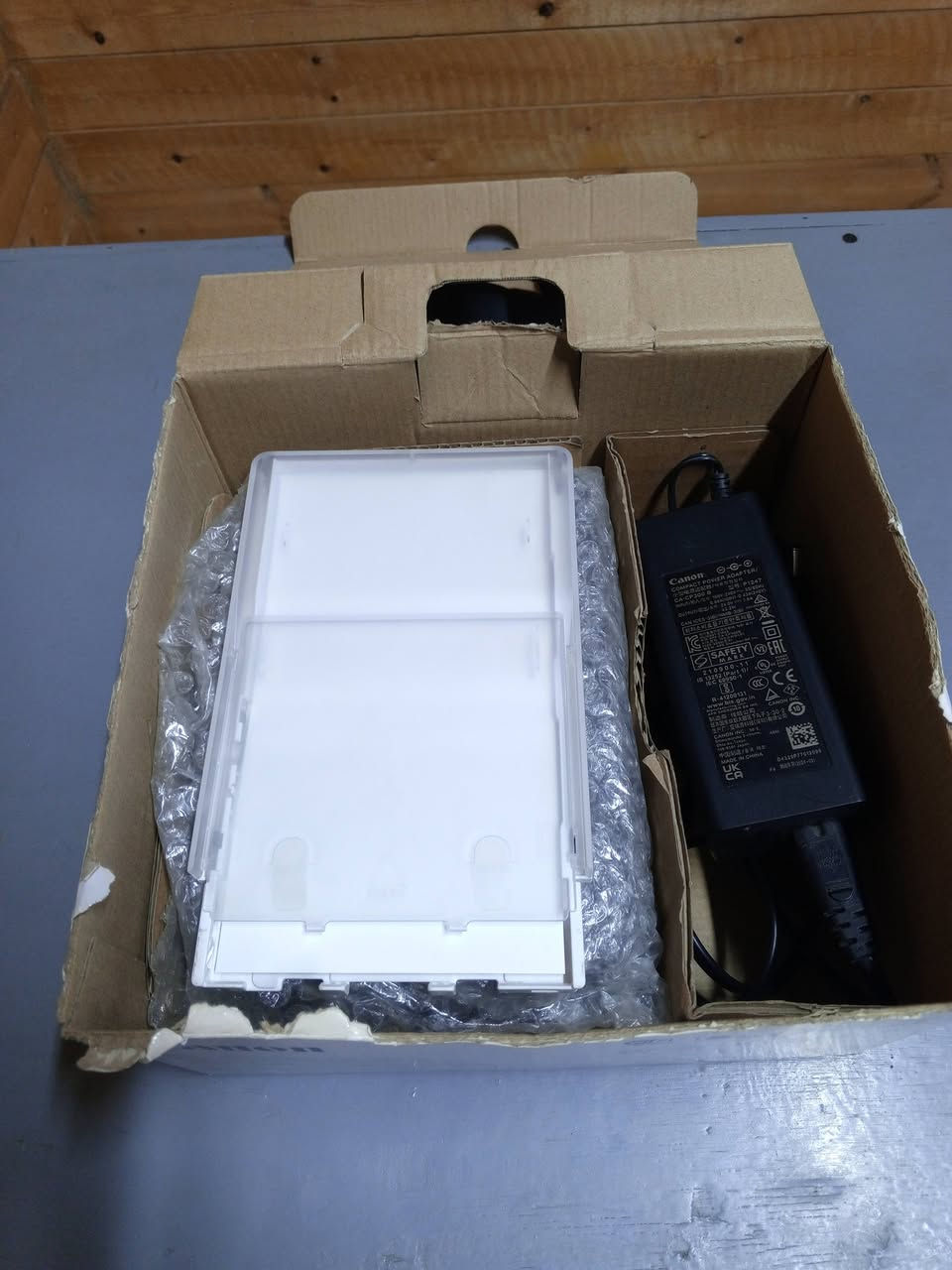 السلام عليكم
طابعة كانون سيلفي
 canon selphy 1500
استعمال جداً قليل 
يعني جديدة تقريبا
طبعت بيها سيت واحد فقط

السعر (130,000) بيه مجال للي يريد يشتري فقط

رقم الهاتف/***********
