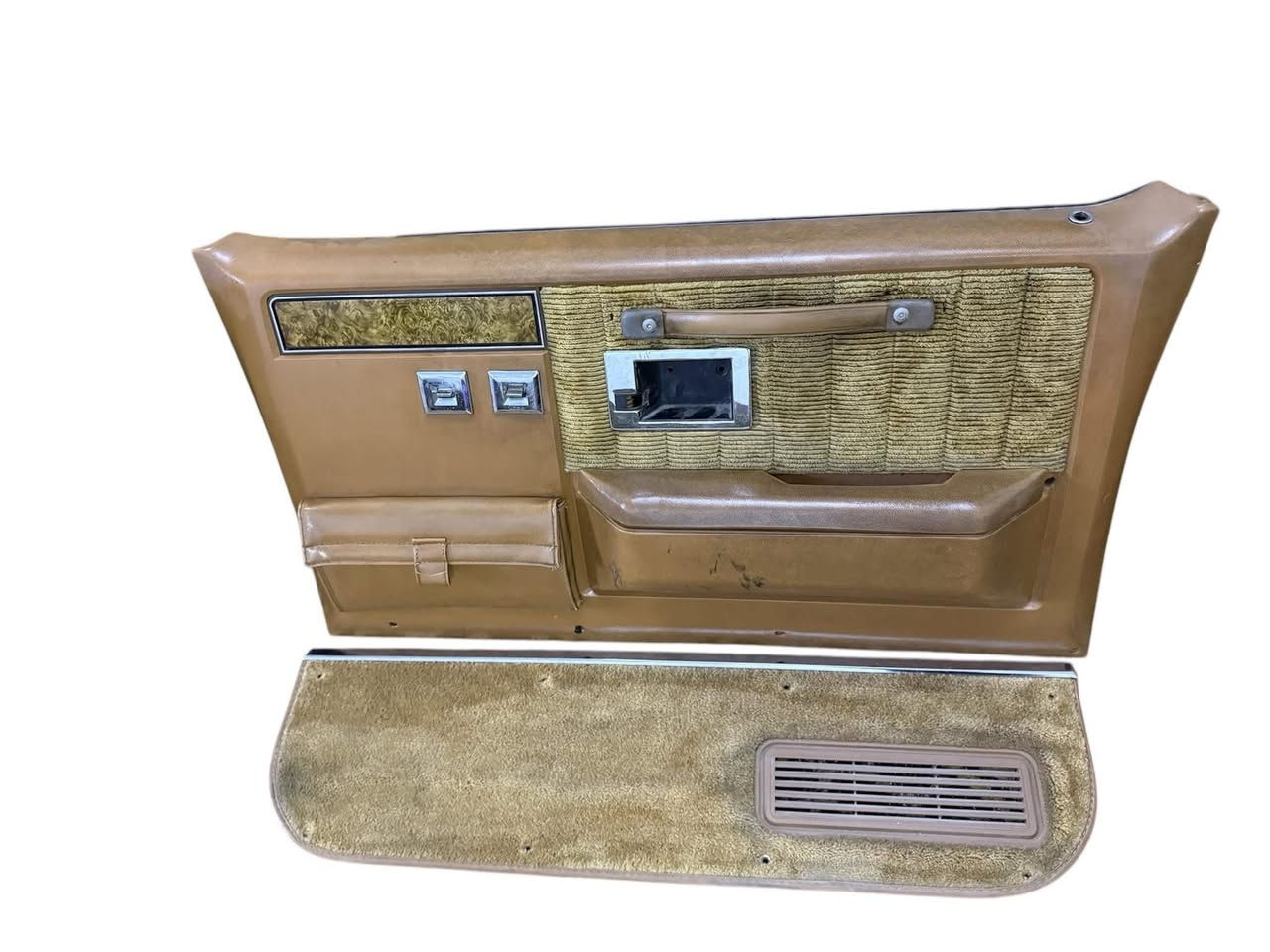 للبيع 
ديكورات داخليه جمس 
اخو جديد بصره سفوان 
***********
توصيل جميع محافضات
