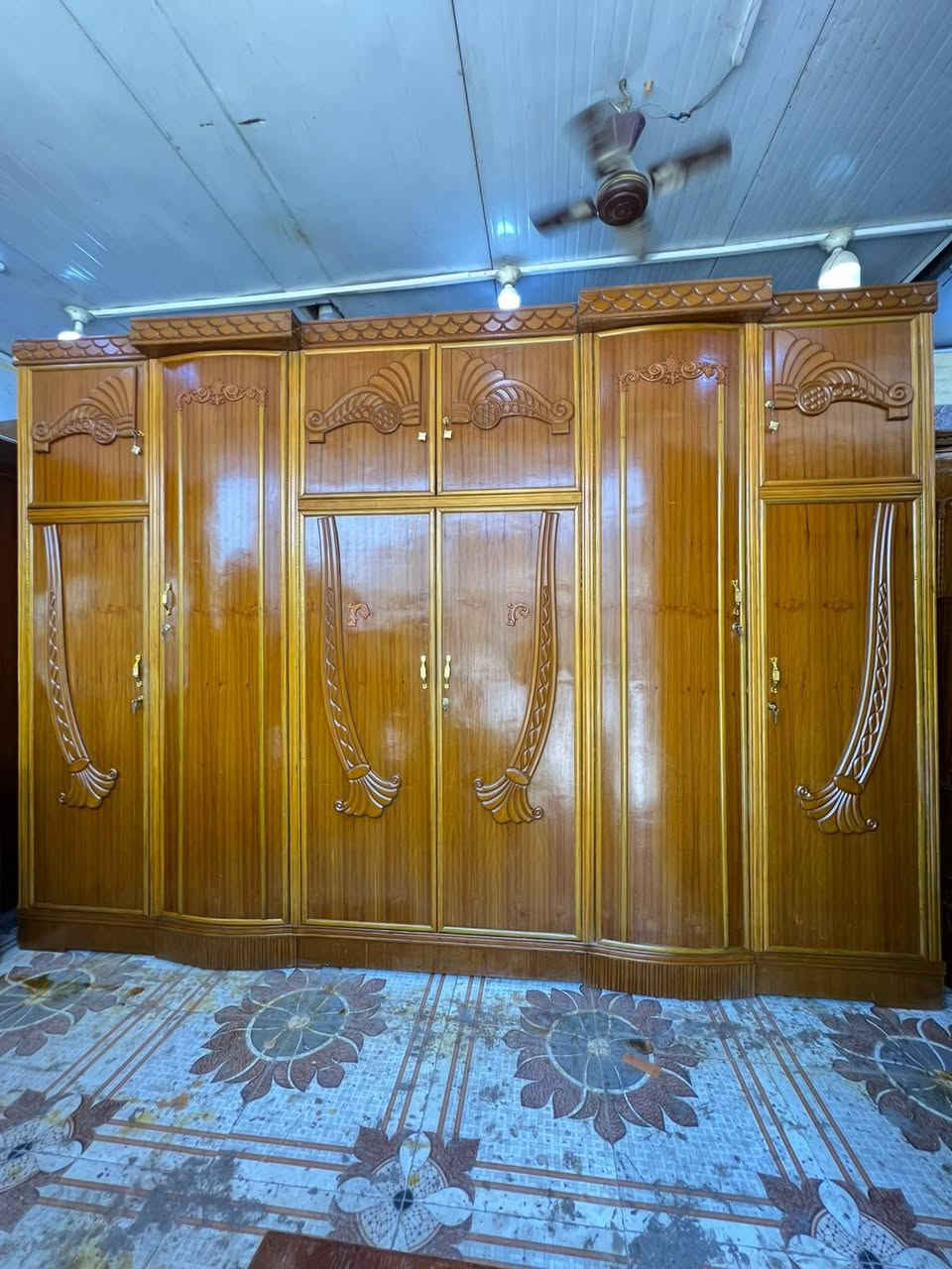 غرفه نوم ام السته طابقين صاج نظيفه عنوانه كوت حي الجهاد شارع النجارين نجارة ومعرض الحجامي الاتصال او مراسلة الصفحه سعره مع الشد والنقل علينه داخل الكوت ***********
