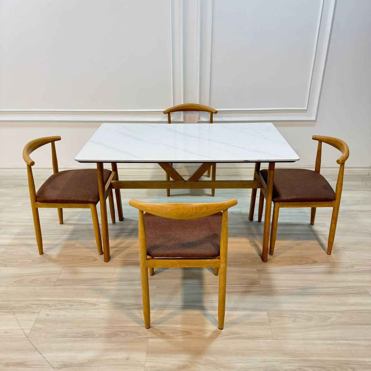 ميز طعام 4 كرسي رجل حديد دوشمه جلد سطح الميز رخام مزجج 
قياس الميز 70*120 سم 
هيكل حديد بالكامل صبغ حراي


**إذا كنت صاحب هذا الإعلان وتريد حذفه لأي سبب، رجاءا أرسل رسالة إلى الدعم الفني**