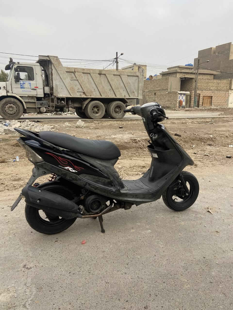 لام عليكم ماكس عدله للبيع 

دراجه سلف وكابريتر بلادي دراجه مامفتوحه. 

مبدل بس كفر. جاهزه  من كلشي 

لسعر ((650)) وبيها مجال ***********

لعنوان بغداد حي لبتول
