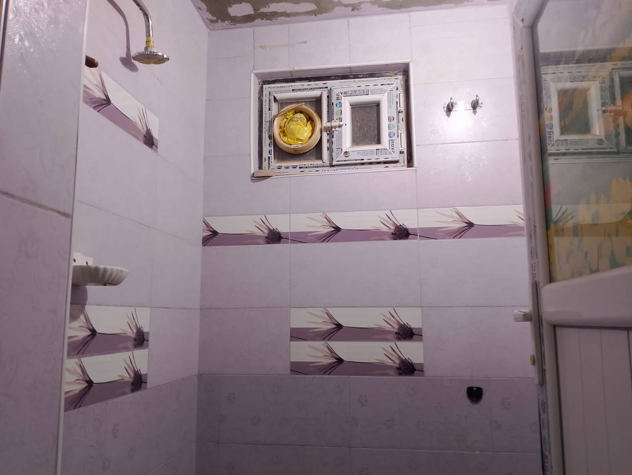 ‏دار للبيع م ١٠٠ طابقين قوس الهندية السعر ١٤٥ وبيه مجال يتكون من ٣ غرف ومطبخ وصاله واستقبال حمام ٣
‏للاستفسار مكتب بركات ام البنين ***********
‏
