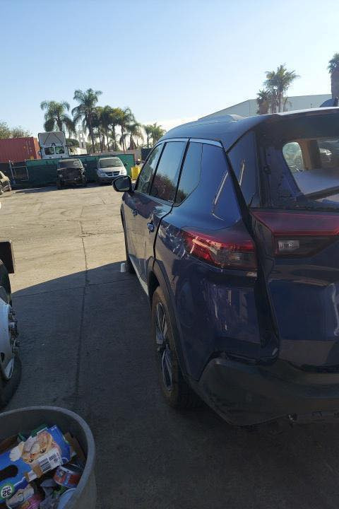 ‏سلام عليكم للبيع موديل 2021 أربع سلندر فول السيارة واحد على راحت رقم الجديد دهوك باسمي العنوان بغداد محمودية أي استفسار على هذا الرقم***********(***********) السعر 215 وبيها مجال أو أو اموس
